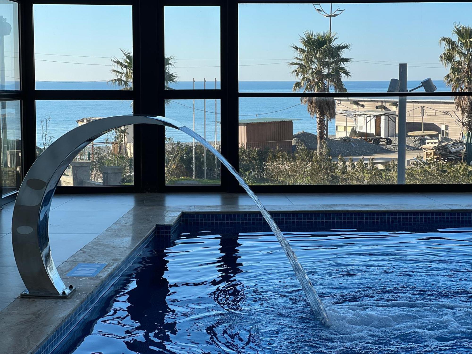 Hotel Navi Batoumi Extérieur photo