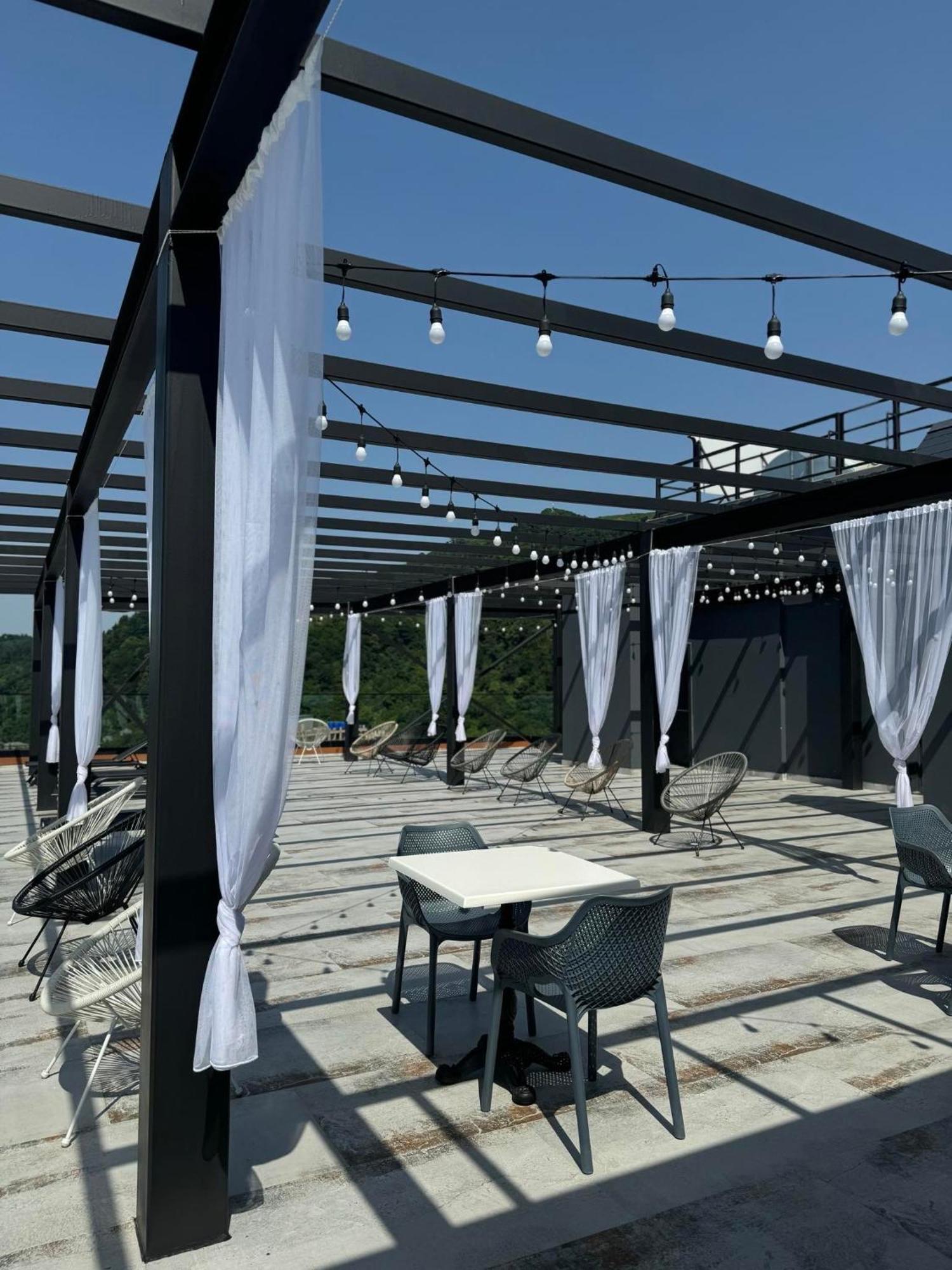Hotel Navi Batoumi Extérieur photo